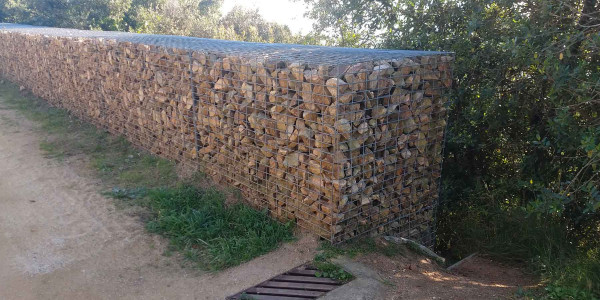 Estructuras geotécnicas Muros de gaviones en el Garraf